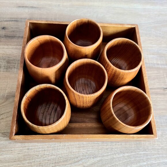 Set of 6 Vintage Handmade Wooden Cups on Tray. - Picture 6 of 8